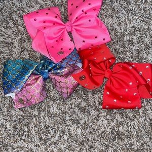 gently used jojo bows all in great condition includes valentine's day bows